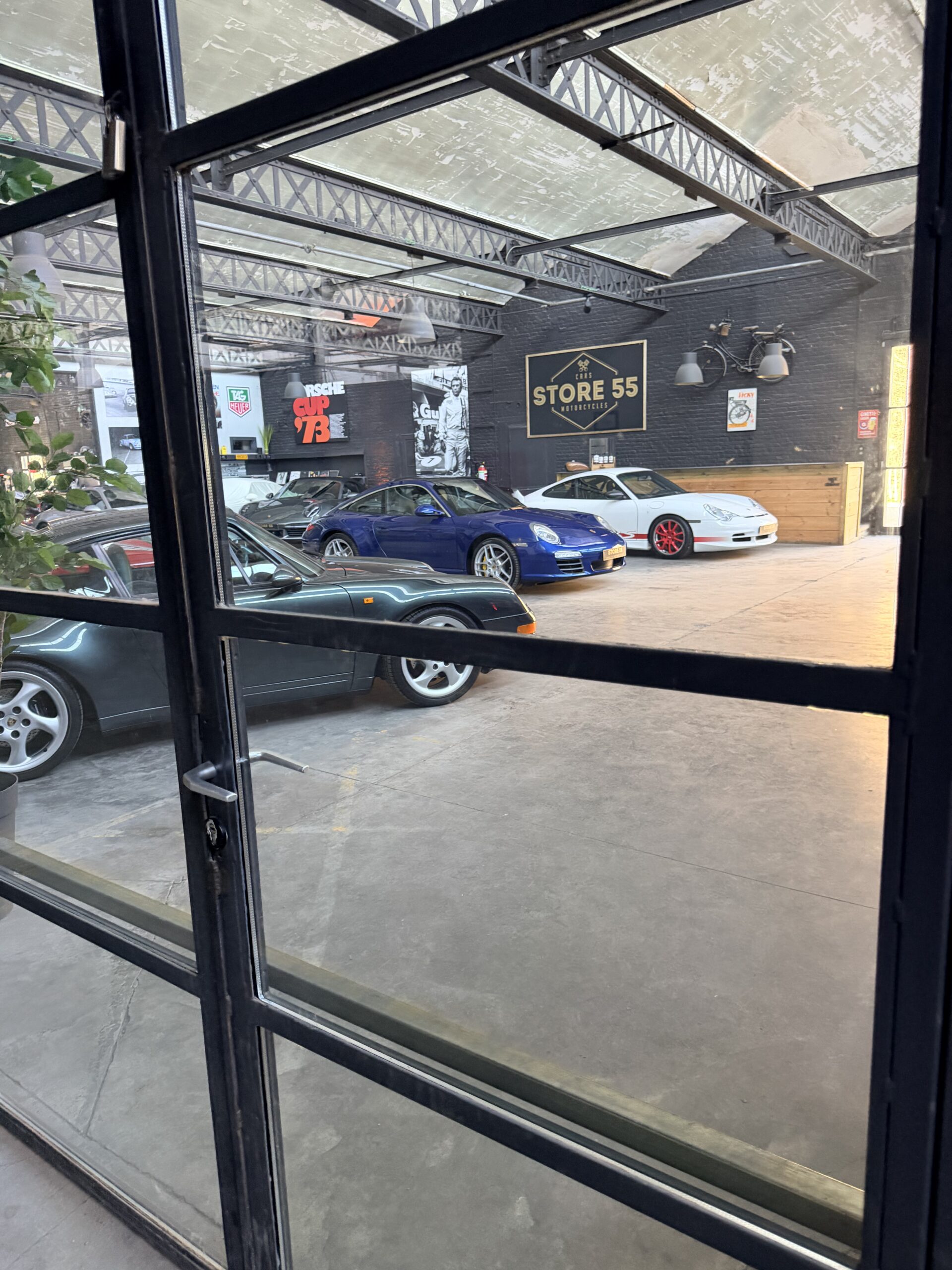 La Porsche 911 Carrera 4 GTS de Store 55.